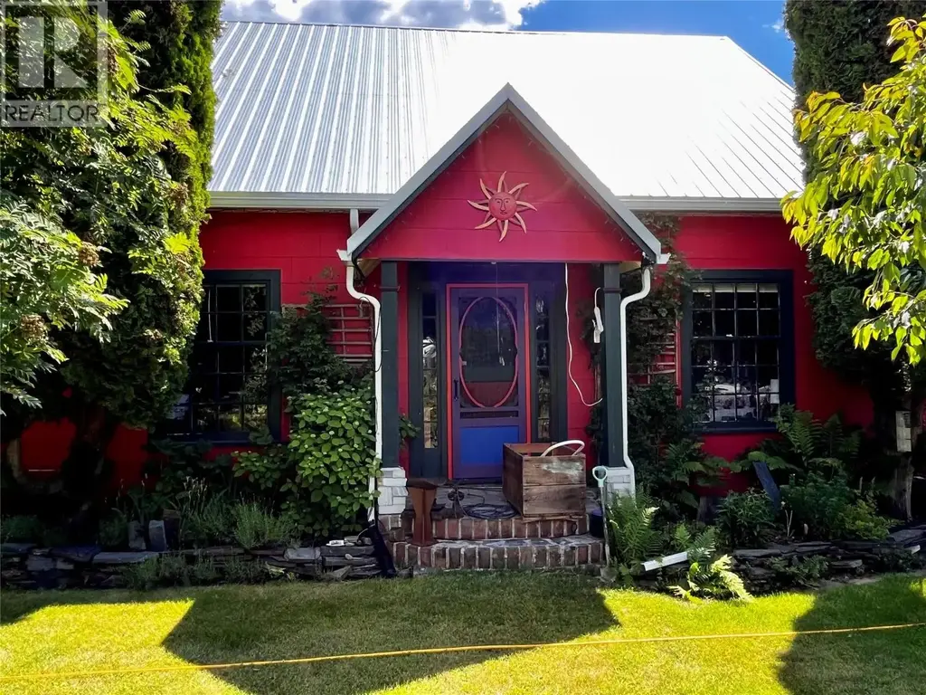 203 4th Avenue Nw, Nakusp